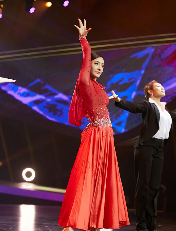 《舞林大会》秦岚被淘汰,舞台上释放了最美的一刻,留下了赞美!