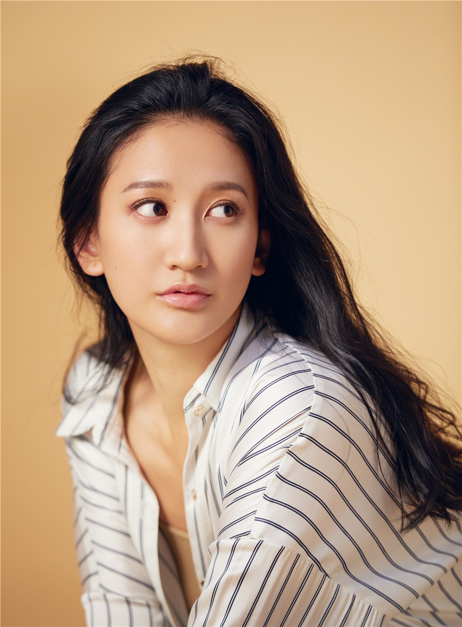 "怪力女孩"曾泳醍清新写真曝光 自然从容气质温婉