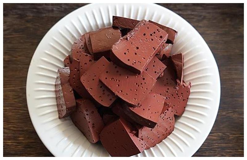 炖豆腐加上猪血块,软嫩有弹性,咸香美味,超下饭