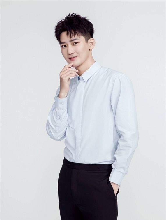 你的校草男神已上线!高情商少年熊梓淇,今日份帅气为您献上