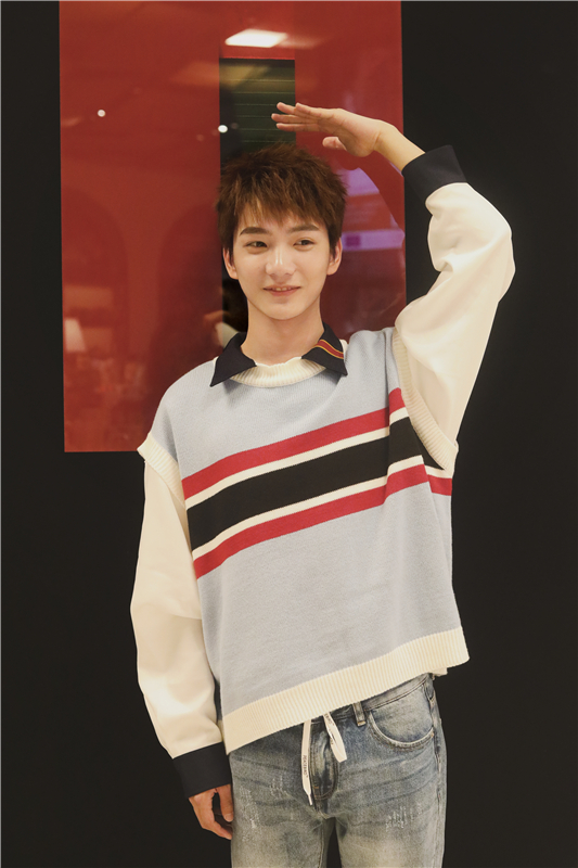 祁宋书店写真曝光 浪漫邂逅初恋记忆