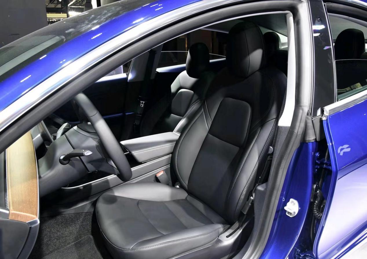 特斯拉model3,车门嵌入式拉开,便利性很强