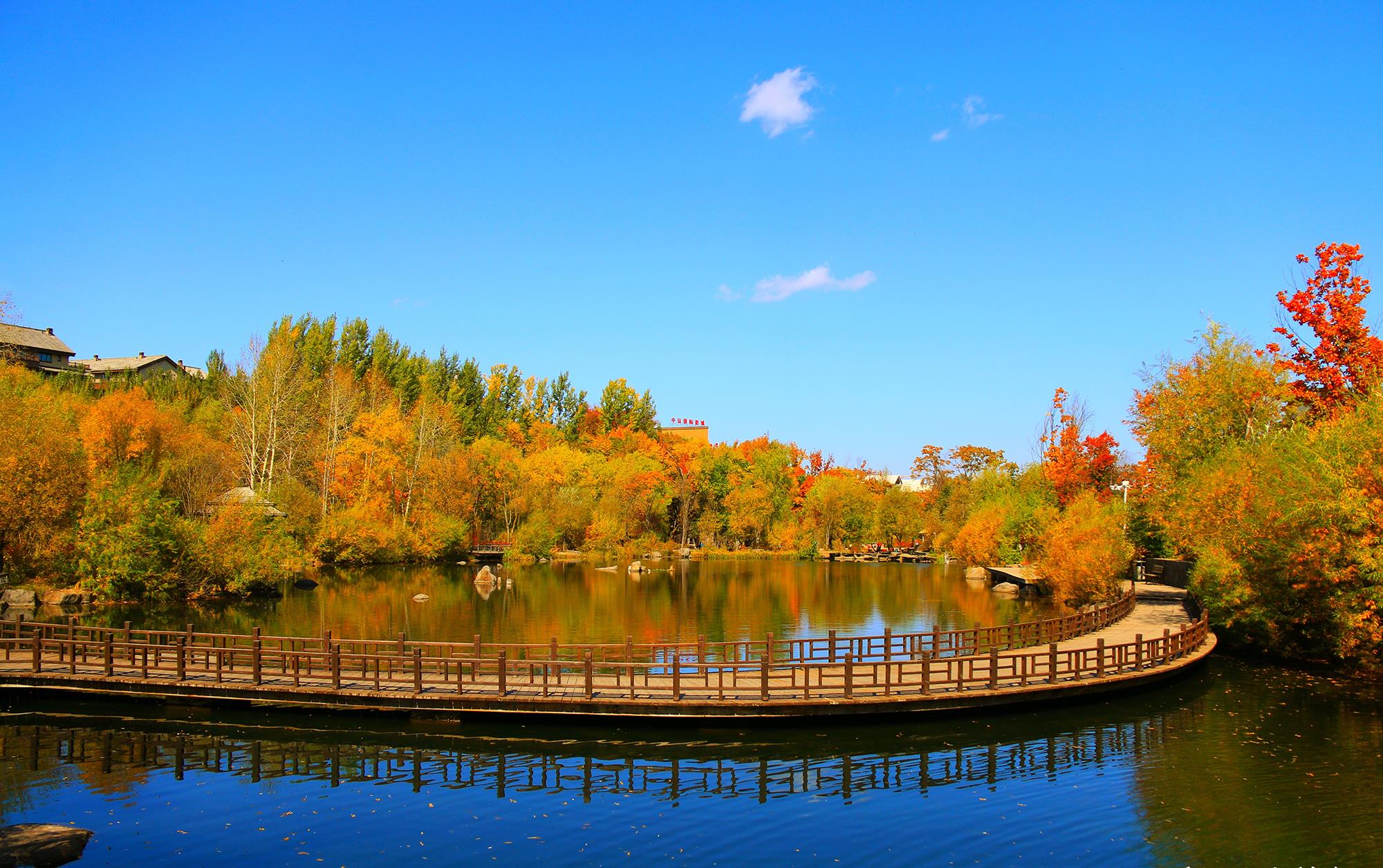 吉林长白山下二道白河小镇的秋天