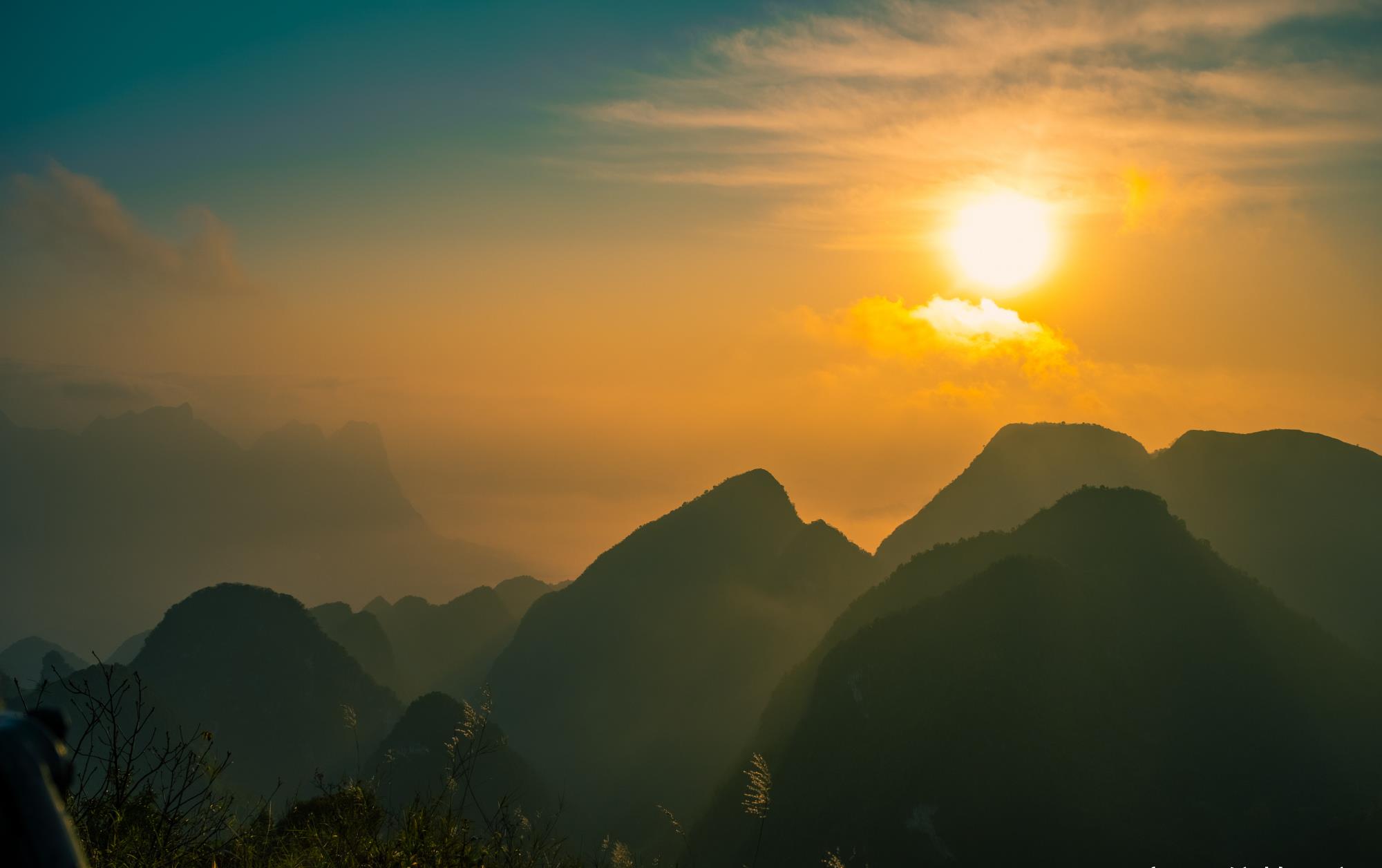 农村的山顶看日落是一件多么心旷神怡的养身事 日落夕阳太美了