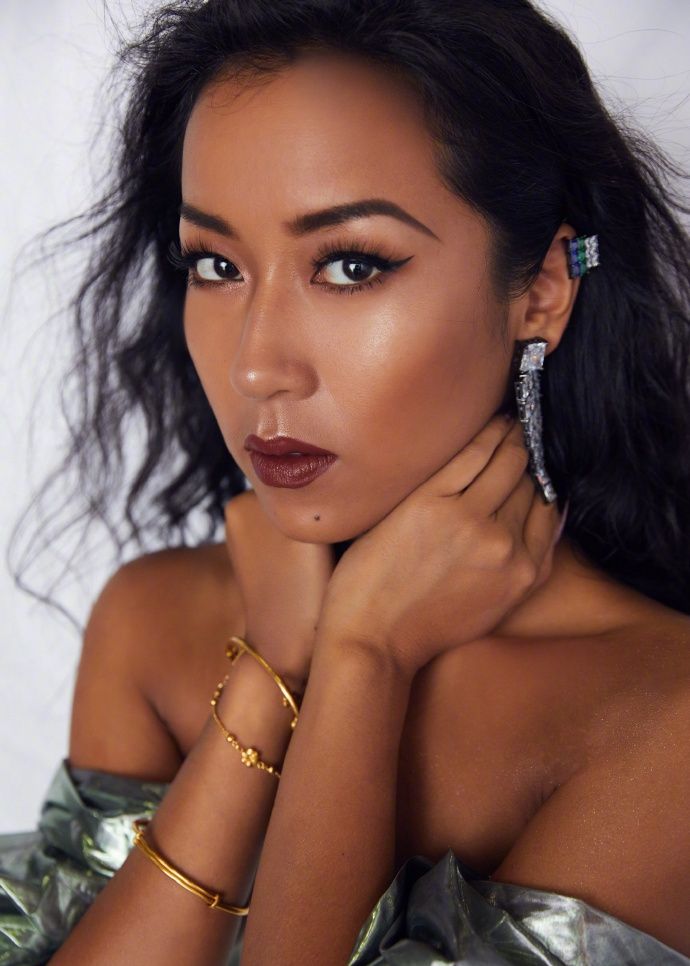 吉克隽逸反派口红色号,牛血色姨妈色深紫色都能驾驭,霸气魅力_高清