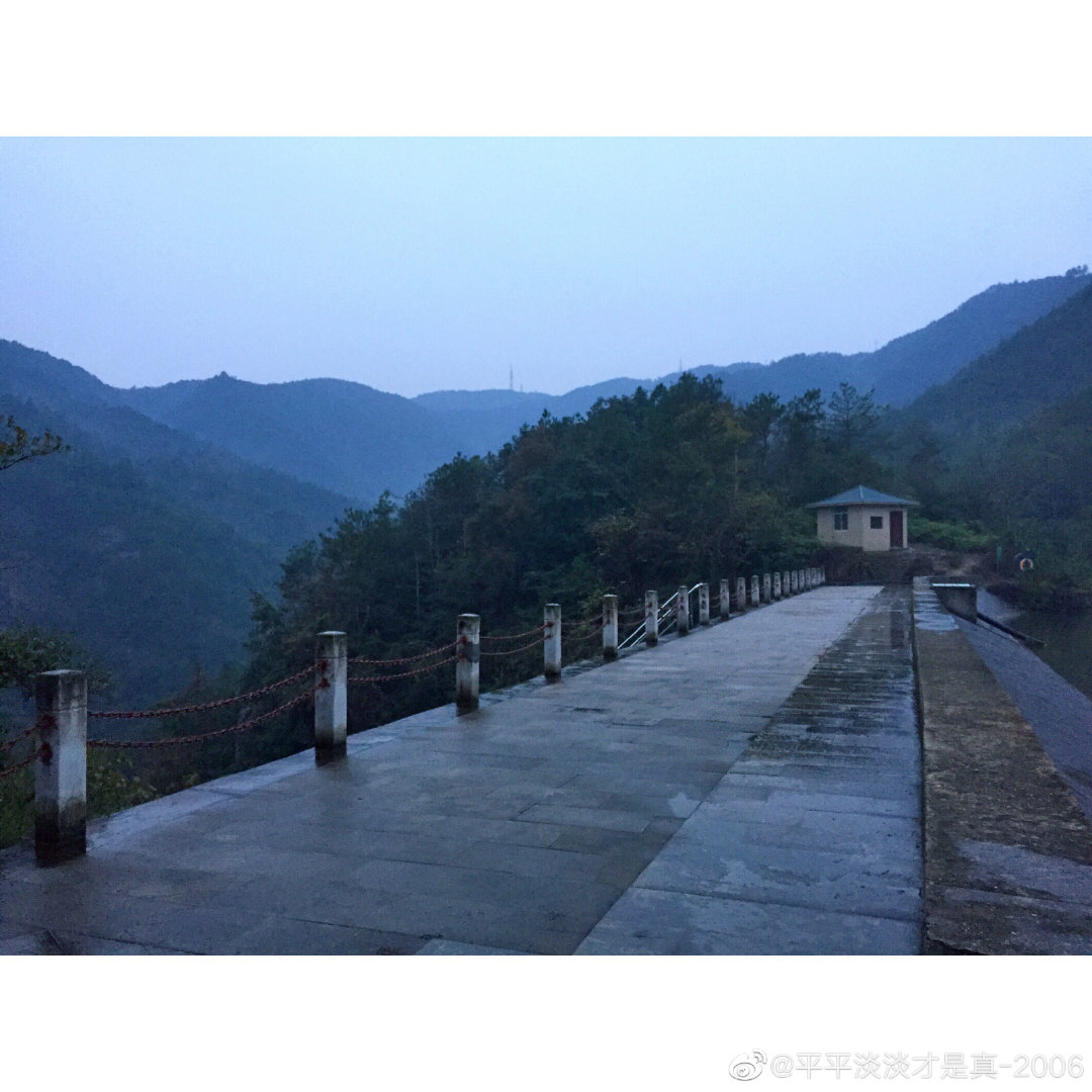 多年后的脚印重叠,曾随风而去却携雨再来.温岭十八道地