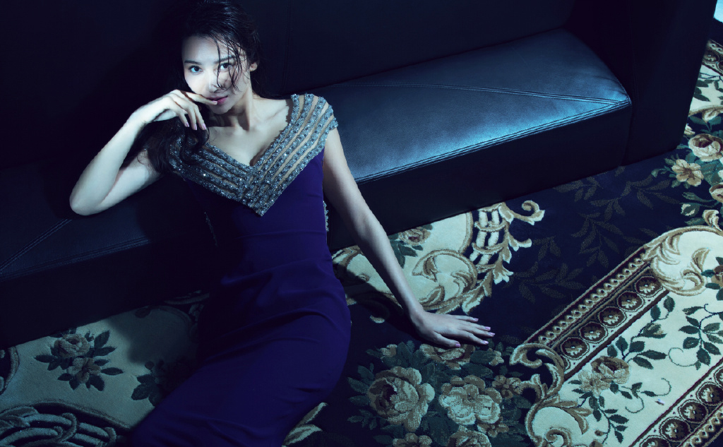 女演员唐熙性感优雅可人时尚写真