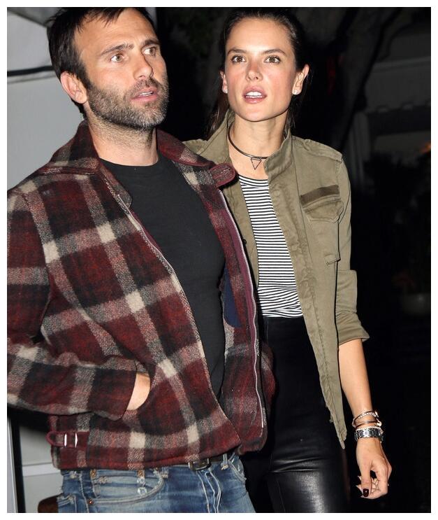 订婚十年终分手!维密天使安布罗休与未婚夫分道扬镳