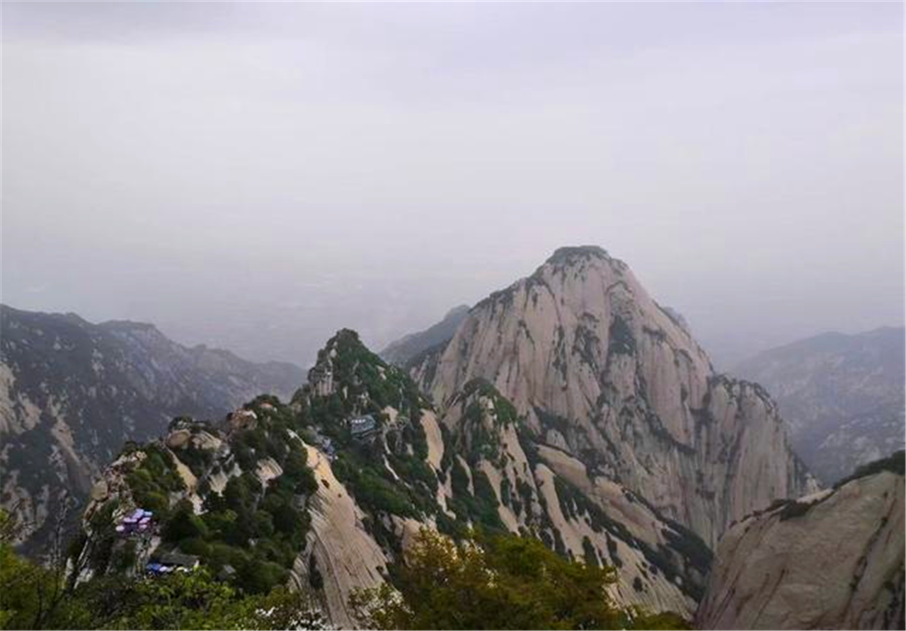 2022西峰游玩攻略,从南峰上俯瞰华山西峰，景色...【去哪儿攻略】