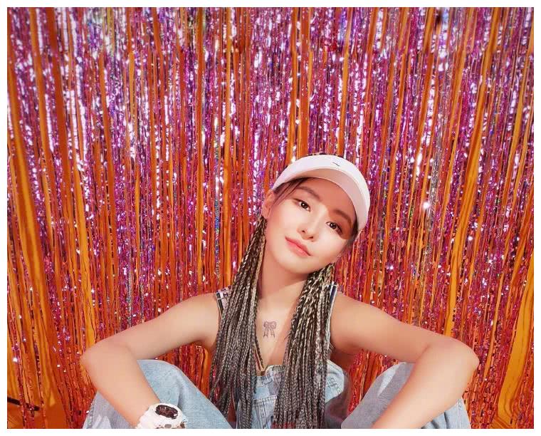 杨馥宇的编发个性十足,网友:对不起我还是欣赏不了