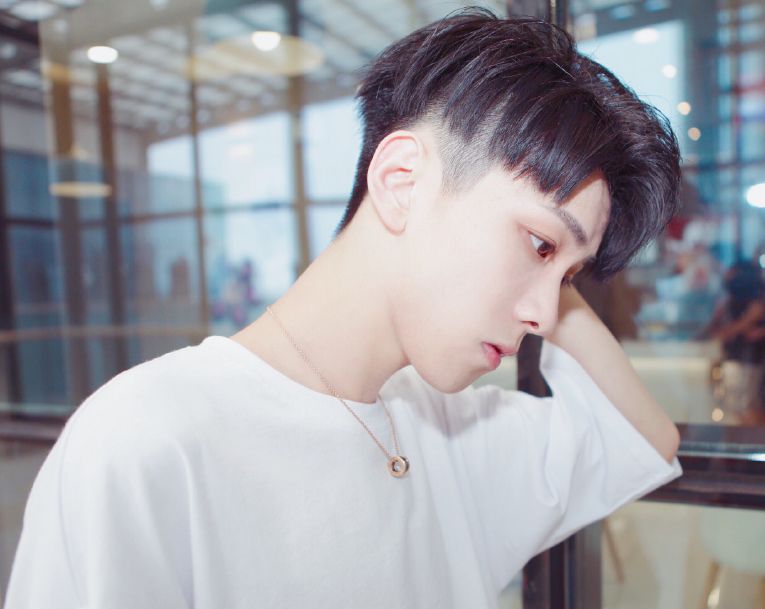 王乐乐的拍照方式帅出新高度网友和杨清柠还是挺般配的