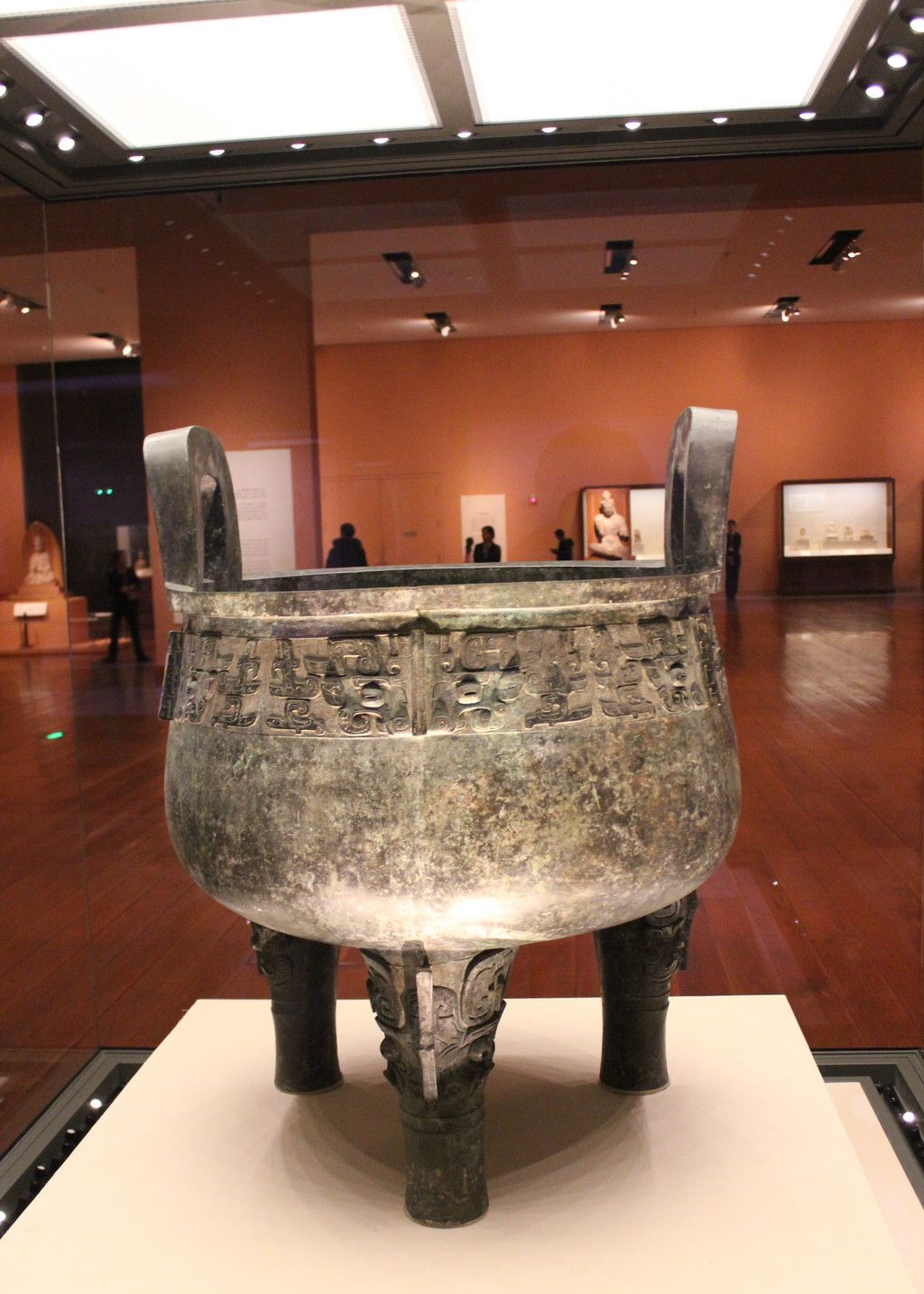 齐王墓青铜方镜,西汉,现藏淄博博物馆.