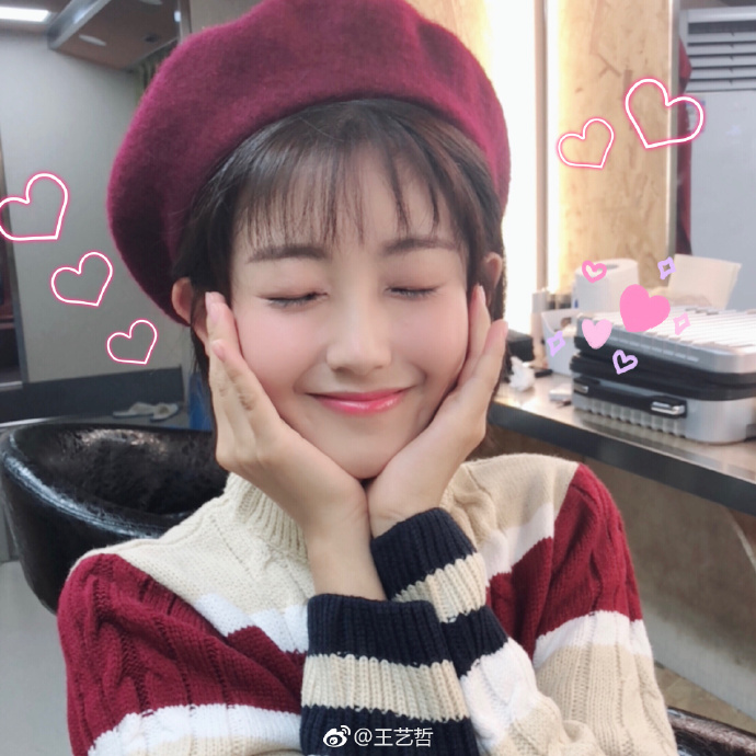 女演员王艺哲可爱自拍写真美照欣赏