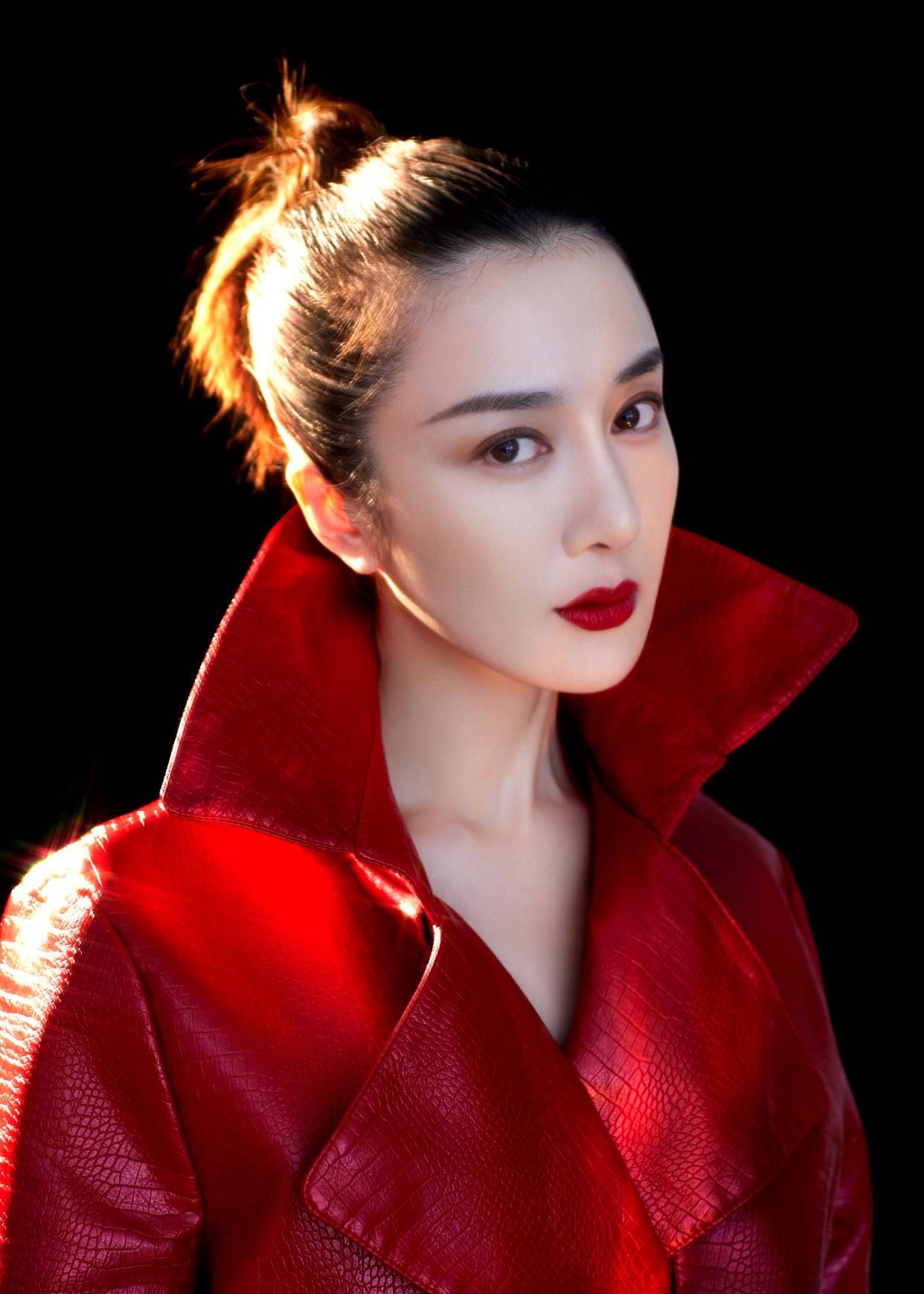 李依晓——烈焰红唇女人的魅力