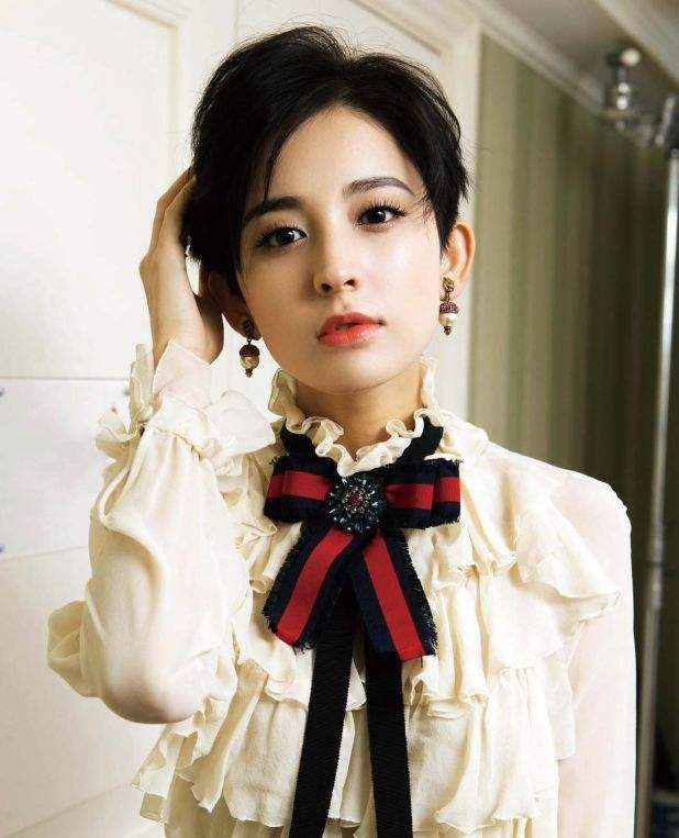 拥有“百变气质”的古力娜扎,她沉静、俏皮,你更喜欢哪种的她?|新疆艺术学院|新疆|娜扎_新浪新闻