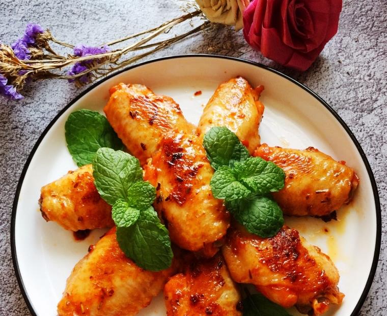 这菜外酥内嫩轻松享受无负担香煎鸡中翅