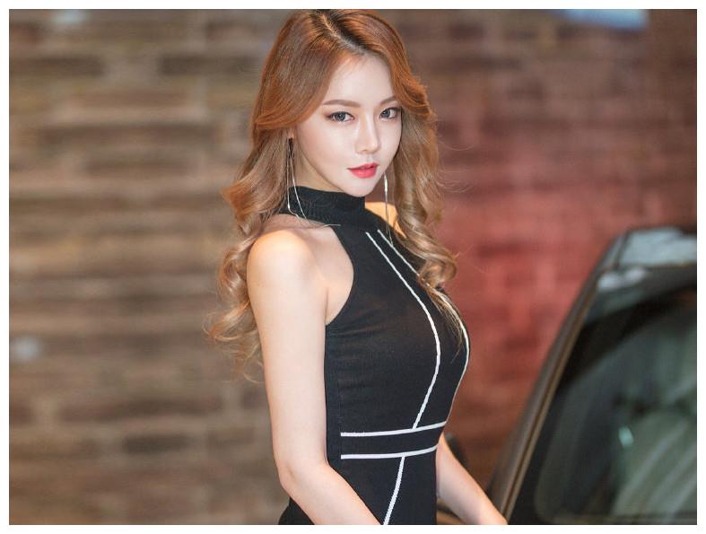 性感车模, 一抹黑色短裙, 撩人心弦