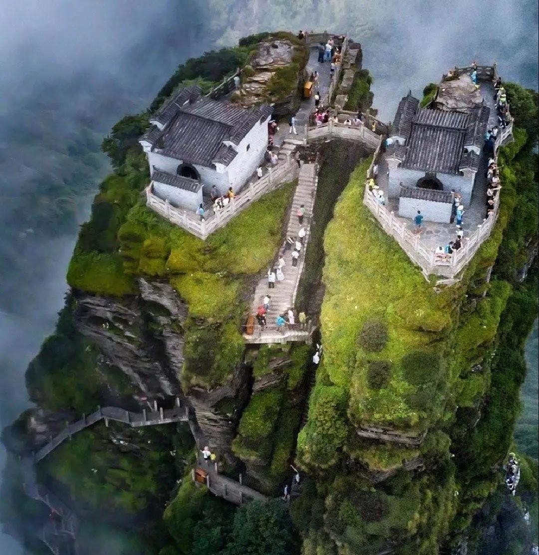 中国最险的8大寺庙伫立悬崖千年最后一座至今无人登顶
