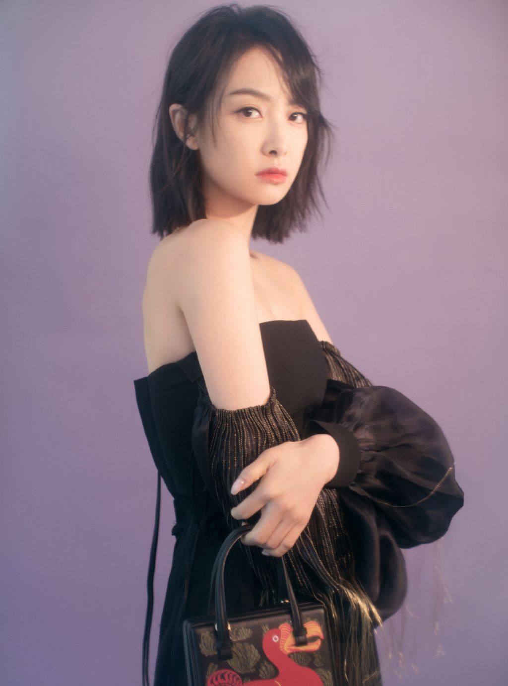 女演员宋茜,抹胸金缕长裙,温婉迷人写真图集