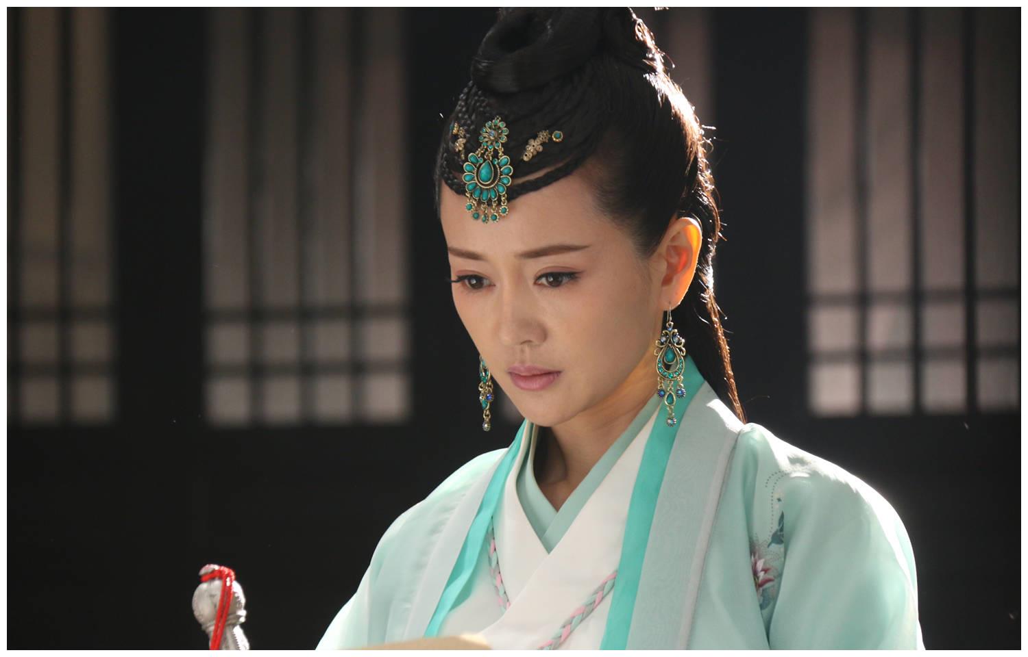 她嫁给了大自己15岁的老戏骨,是因为他太有魅力吗|张定涵|王志飞|女儿