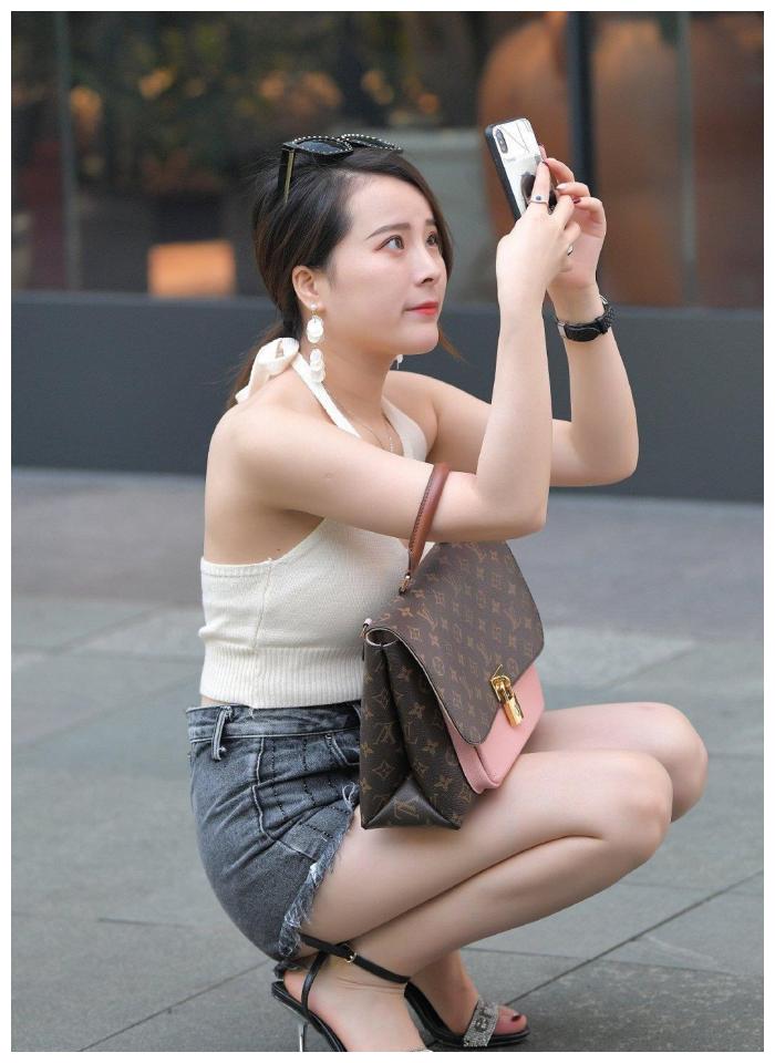 街拍"矮个"女人,身高156,轻胖110斤