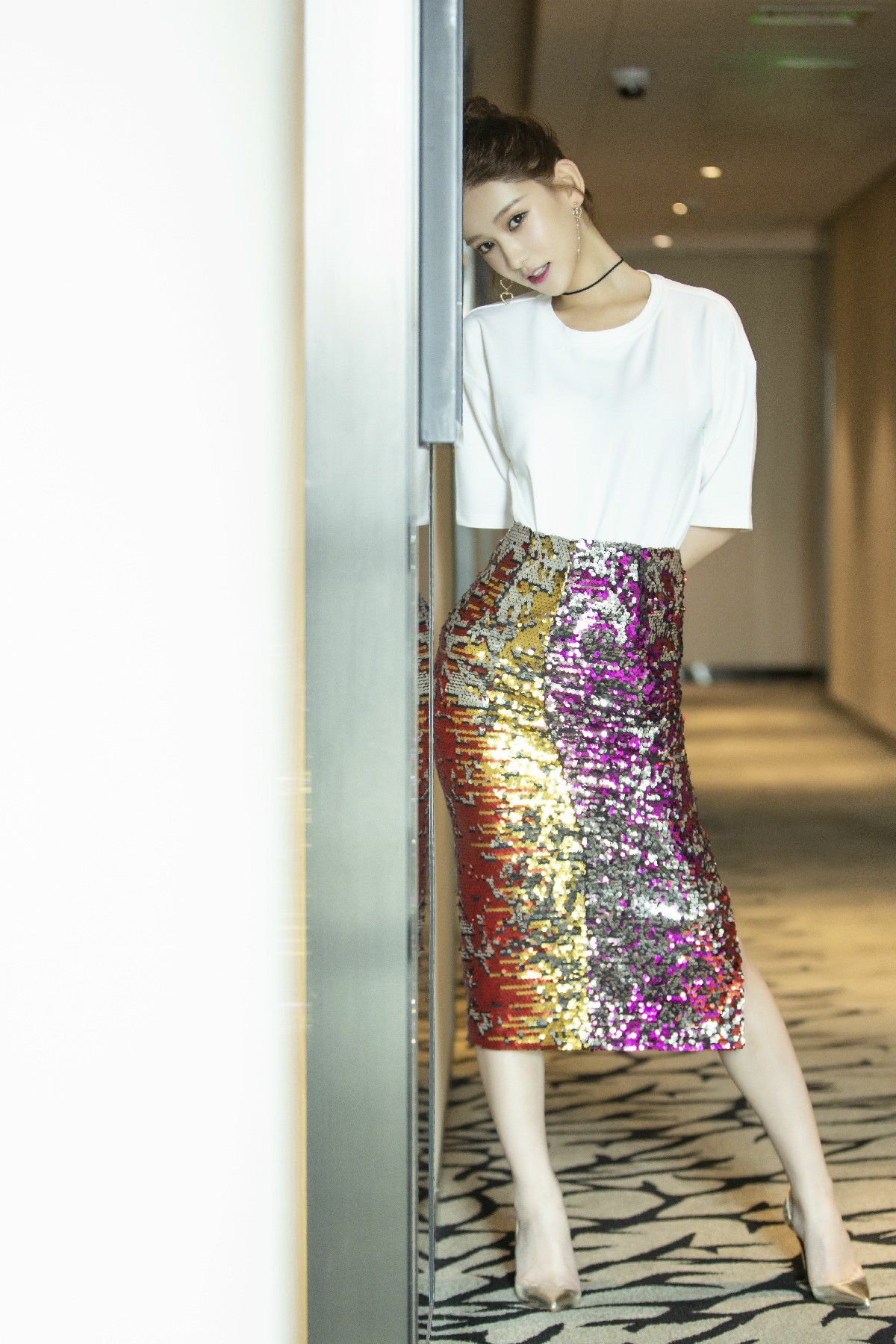 超燃运动会 李沐宸俏皮亮片短裙亮相现场