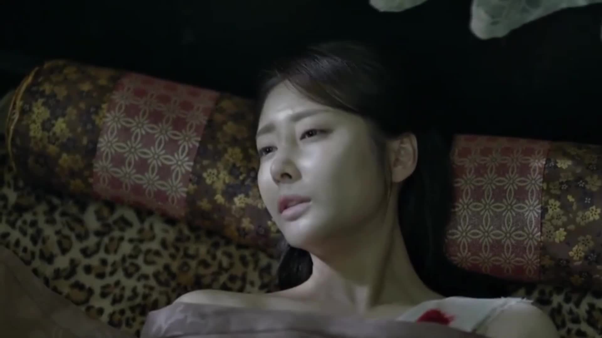 范闲的解药派上用场,司理理动了心对范闲坦白,二人互不相欠