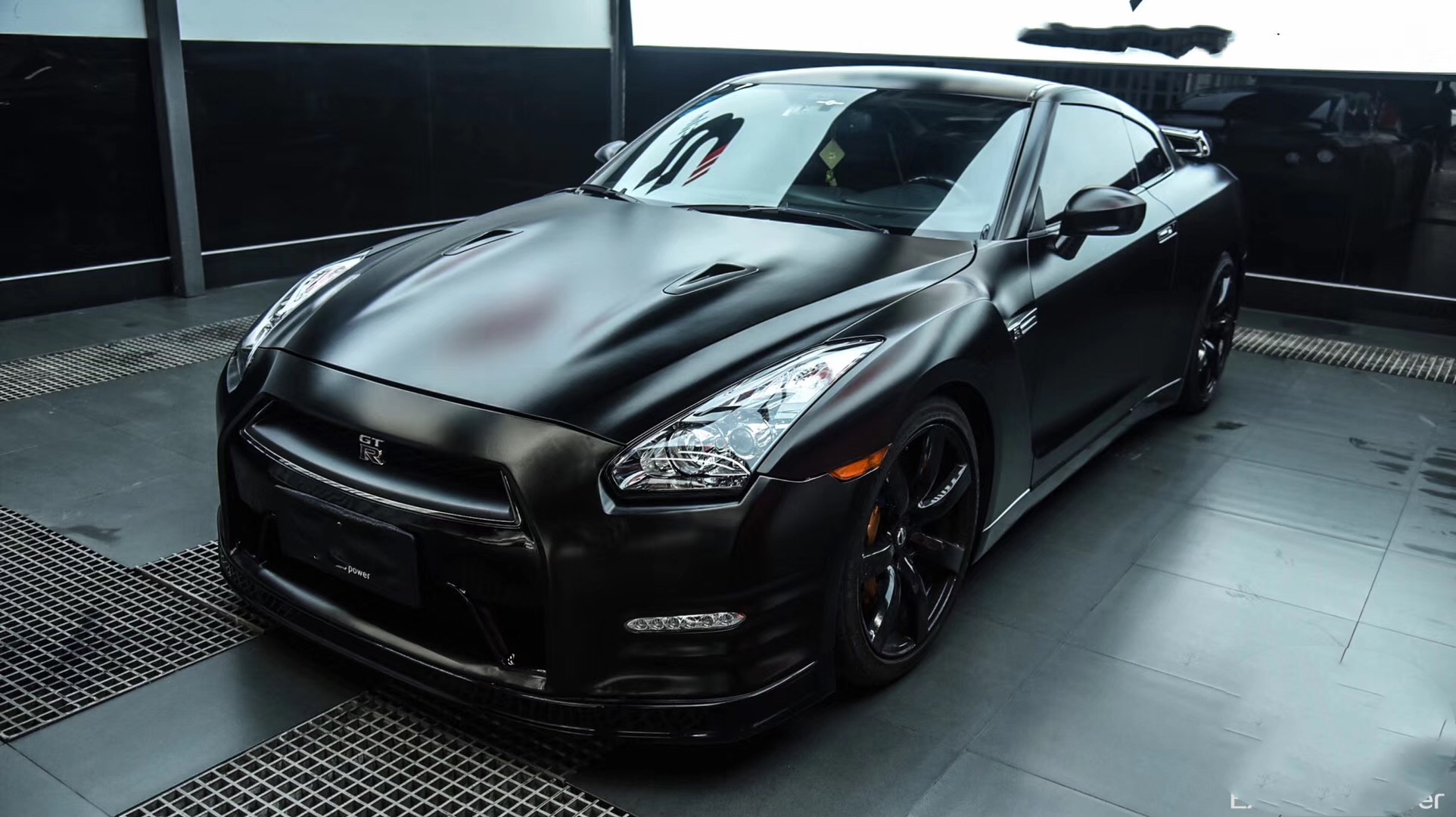 gtr遇上电光黑 美出天际还是快如闪电?