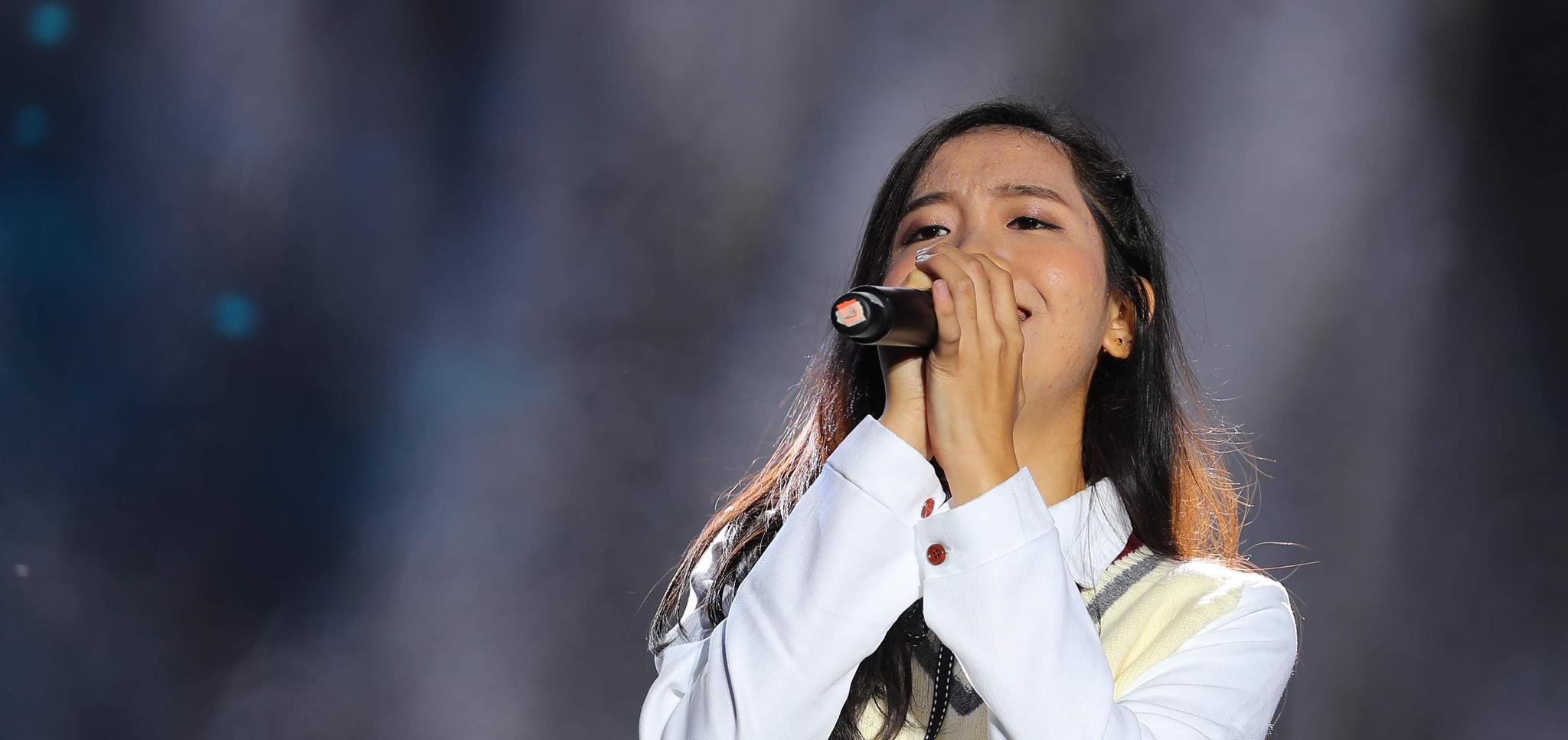 陈颖恩亮相深圳 与千位学生共迎新年