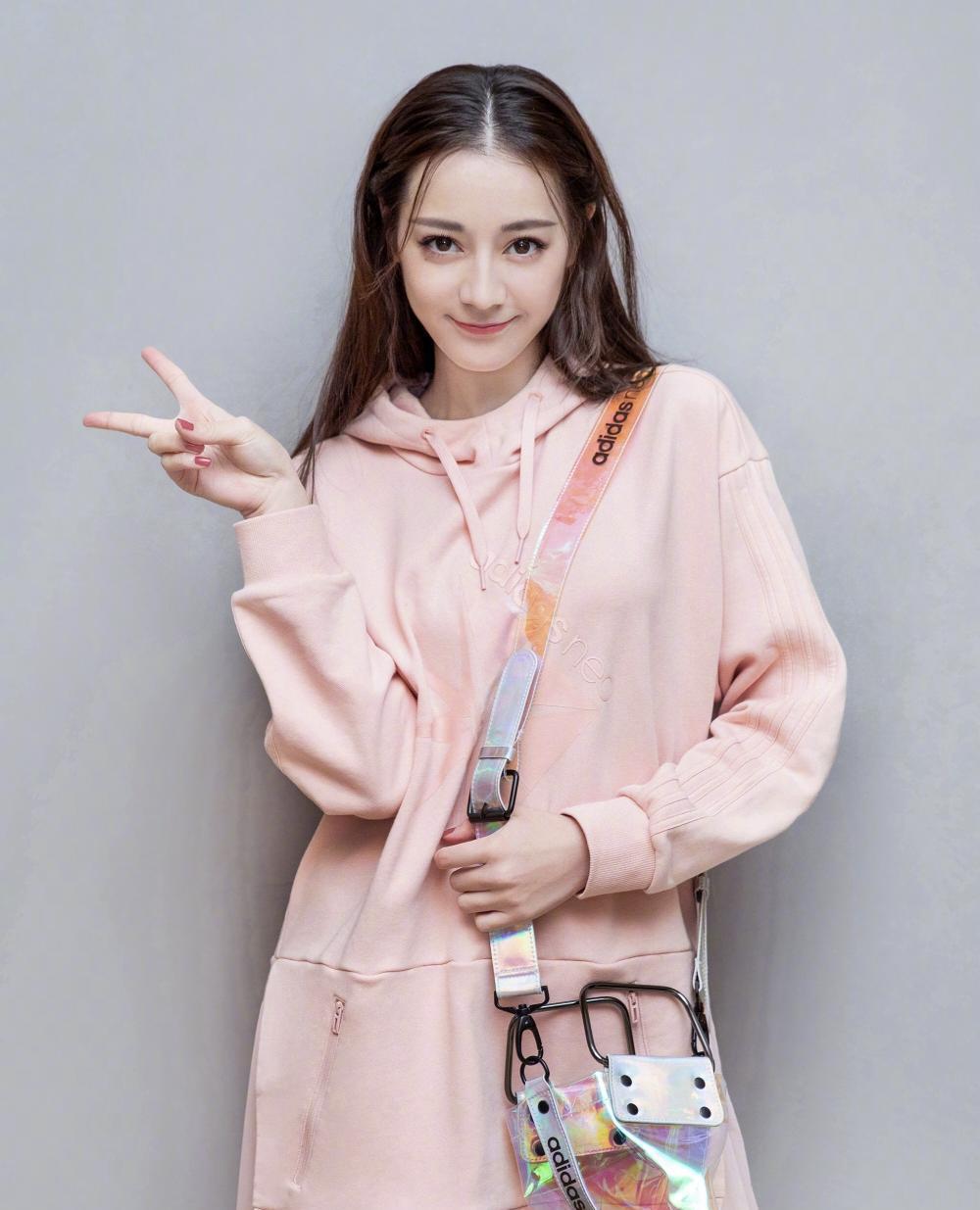 古力娜扎和迪丽热巴的颜值pk其中一个已经开始受到质疑