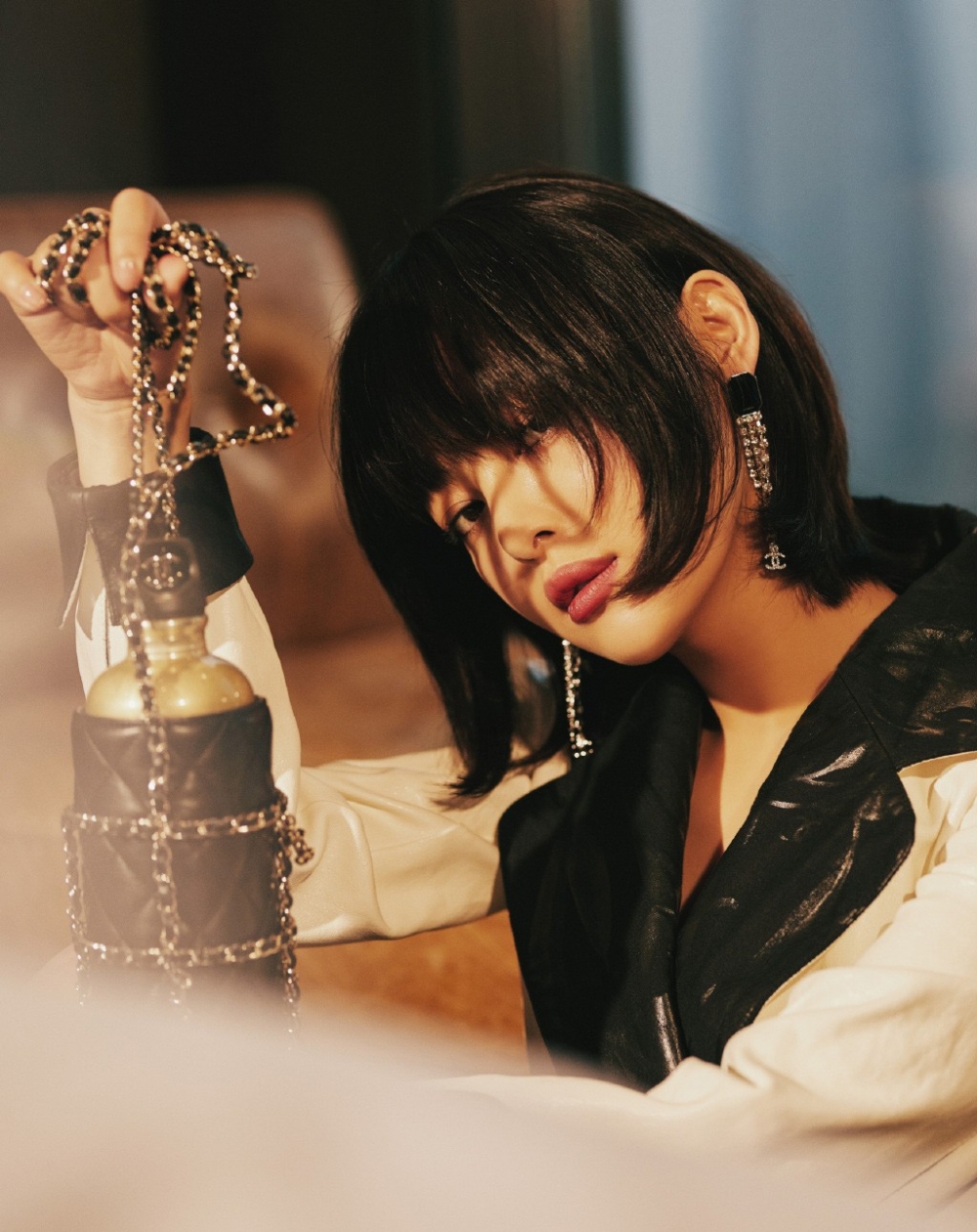 短发美女辛芷蕾午夜抚媚成熟女人写真