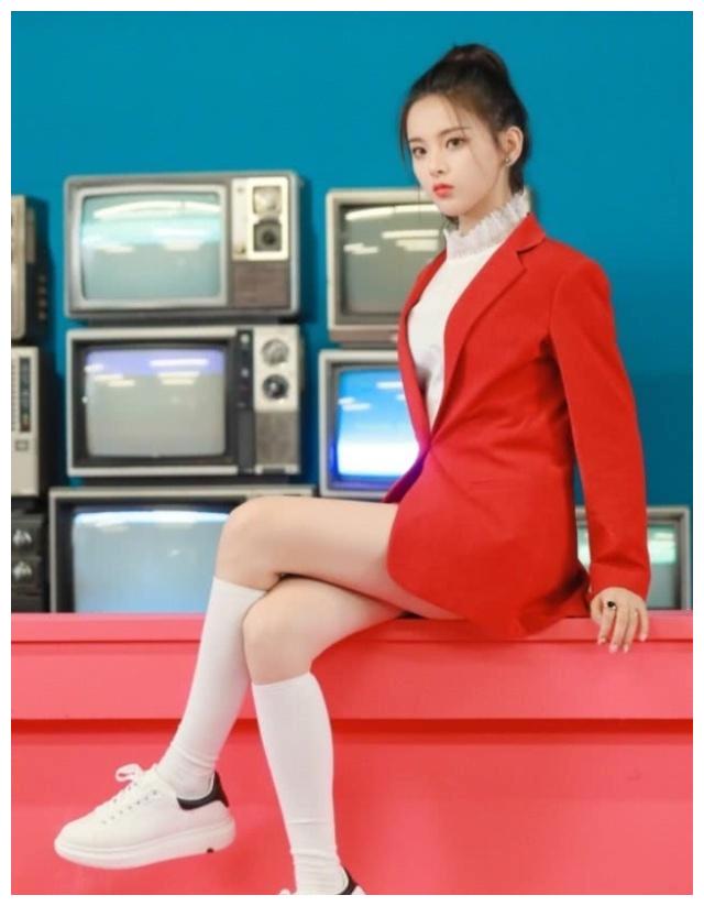 杨超越光脚在雪里拍戏被赞敬业看清地上这一物网友我们不傻