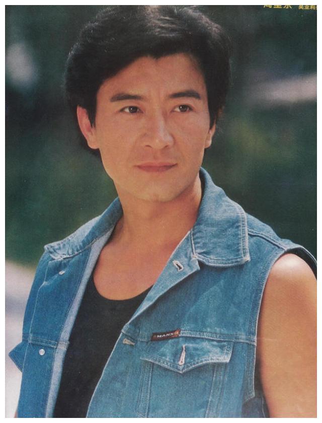 周里京一个快被大家遗忘的演员妻子被杀害后日子过成这样