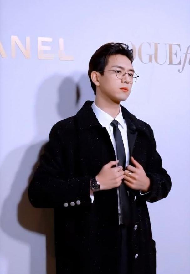 当男星们集体扮演“斯文败类”,帅到窒息?网友:能否发个当对象