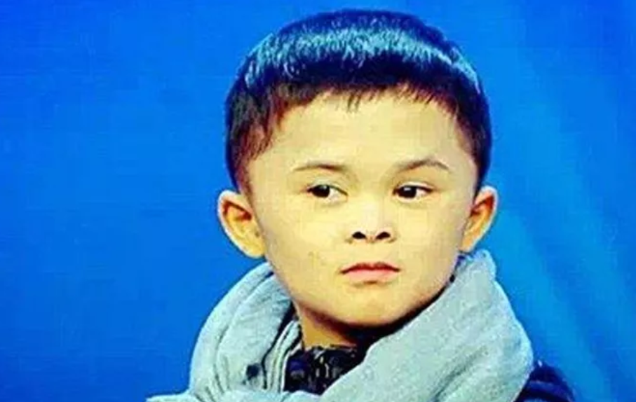 当时就有一位小男孩因为撞脸马云被他收养,在马云的眼里,他就是一个很