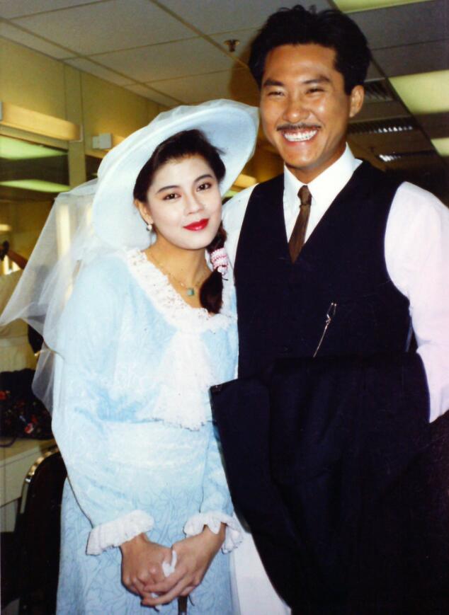 那些年的梁艺龄,罕见生活老照片,九十年代开始成为当家花旦