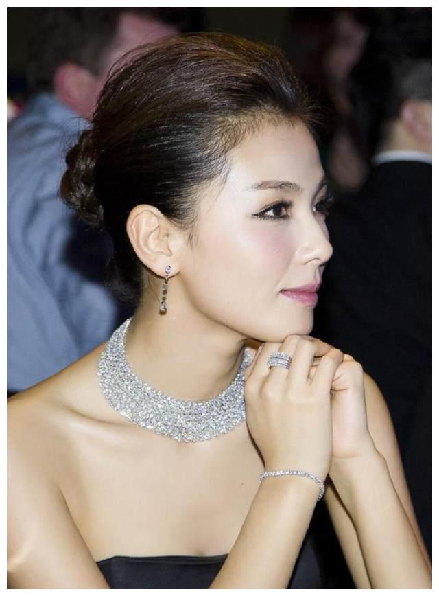 娱乐圈高鼻梁女星 杨颖黄圣依董洁高圆圆刘涛迪丽热巴谁更漂亮?