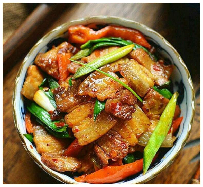 中国人最爱的家常菜蒜苗回锅肉下饭最香一盘吃不够