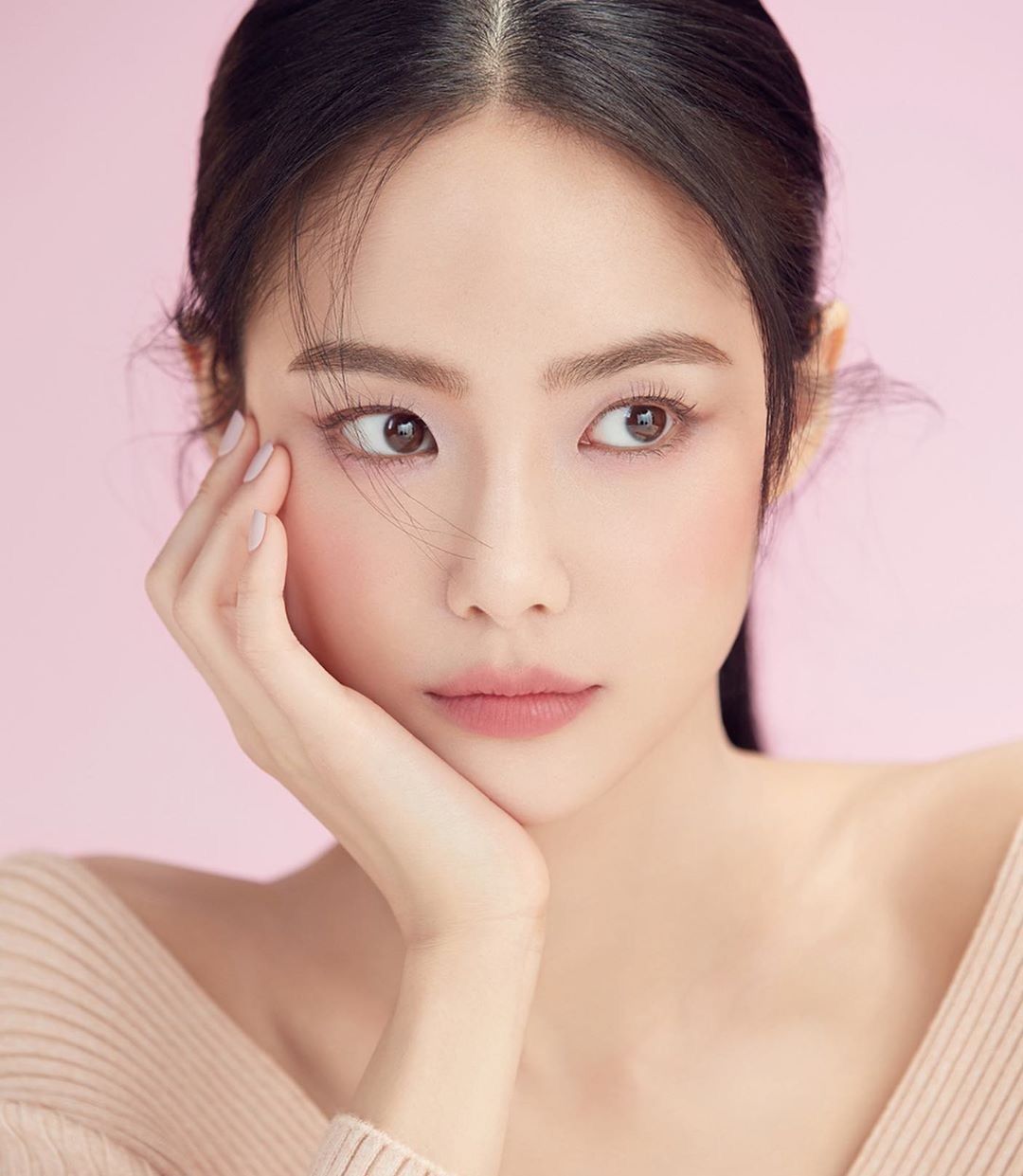 洪秀珠更新一组美妆头像图片,精致五官,淡雅色调,真的是好看