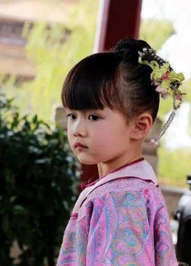 甄嬛传:温宜公主的扮演者纪姿含长大了,网友:美到认不出!