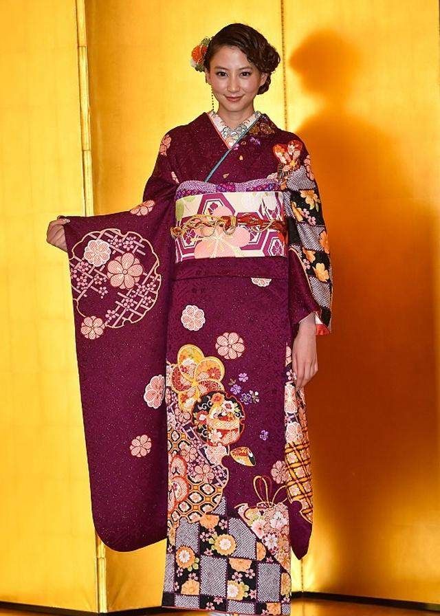到了奈良时代,日本遣使来中国,获赠大量光彩夺目的朝服.