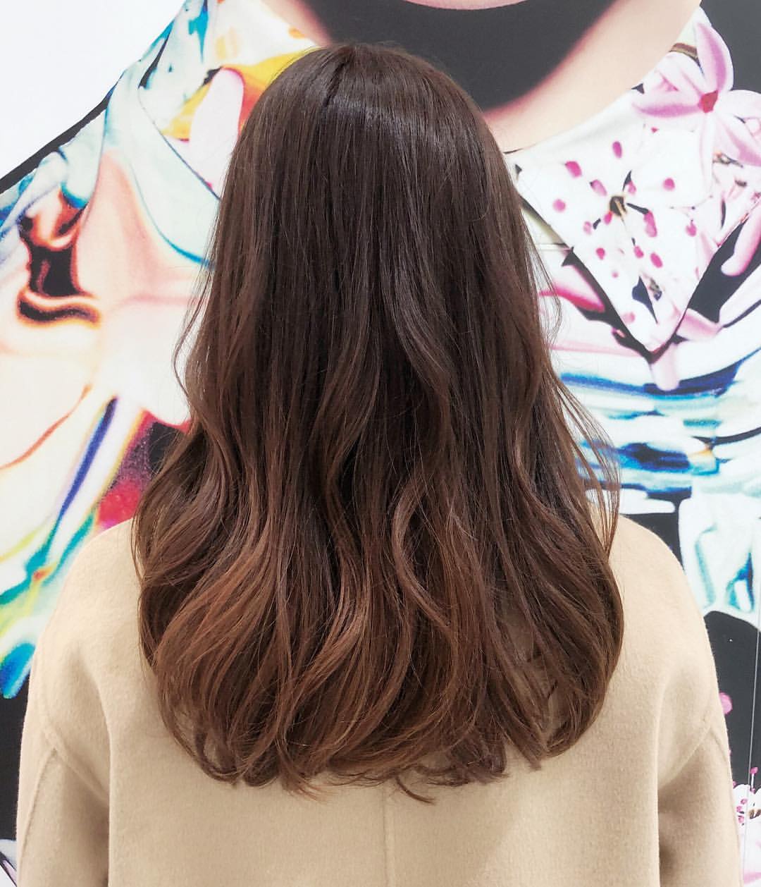 简单的发型 ,发尾弯曲长卷发,2019年一定很流行