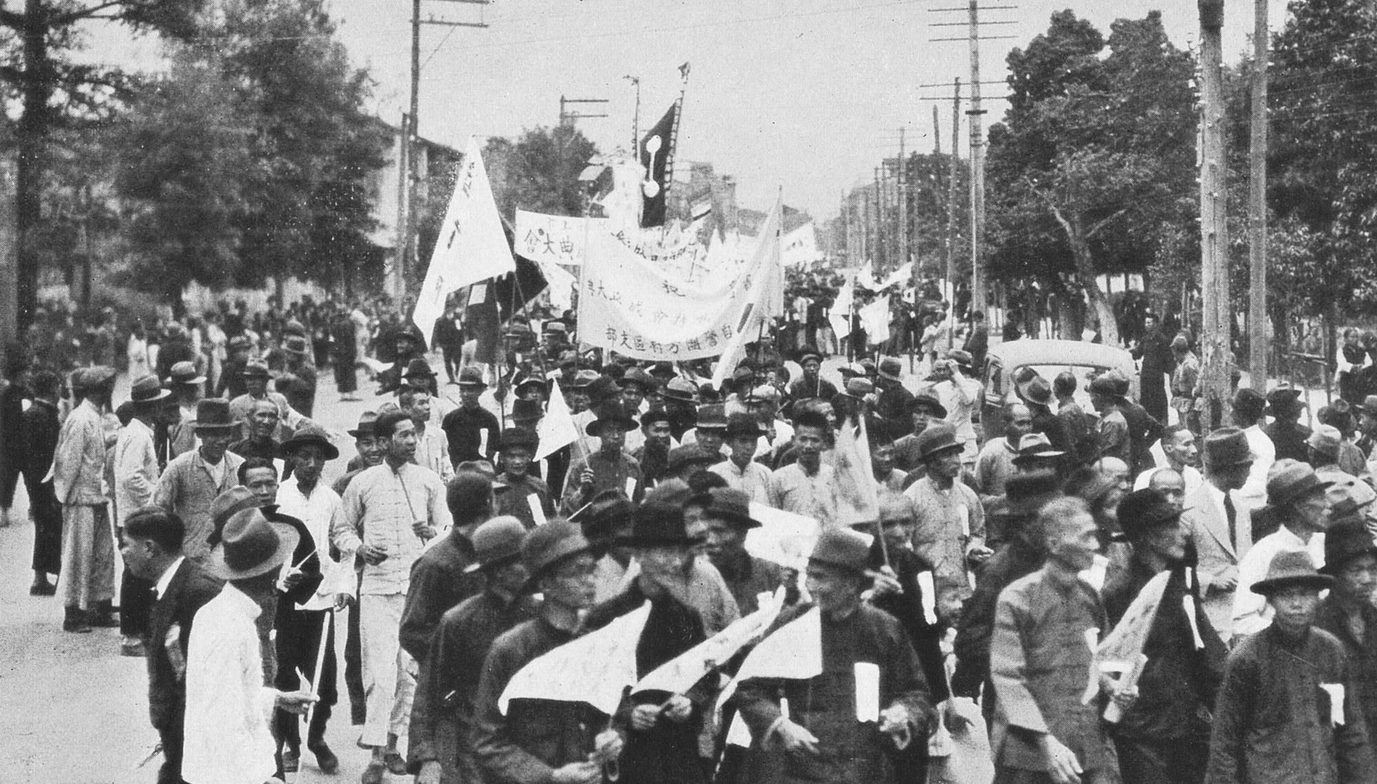 1938年历史老照片:日军轰炸各大城市,占领广州后还大开庆祝庆典