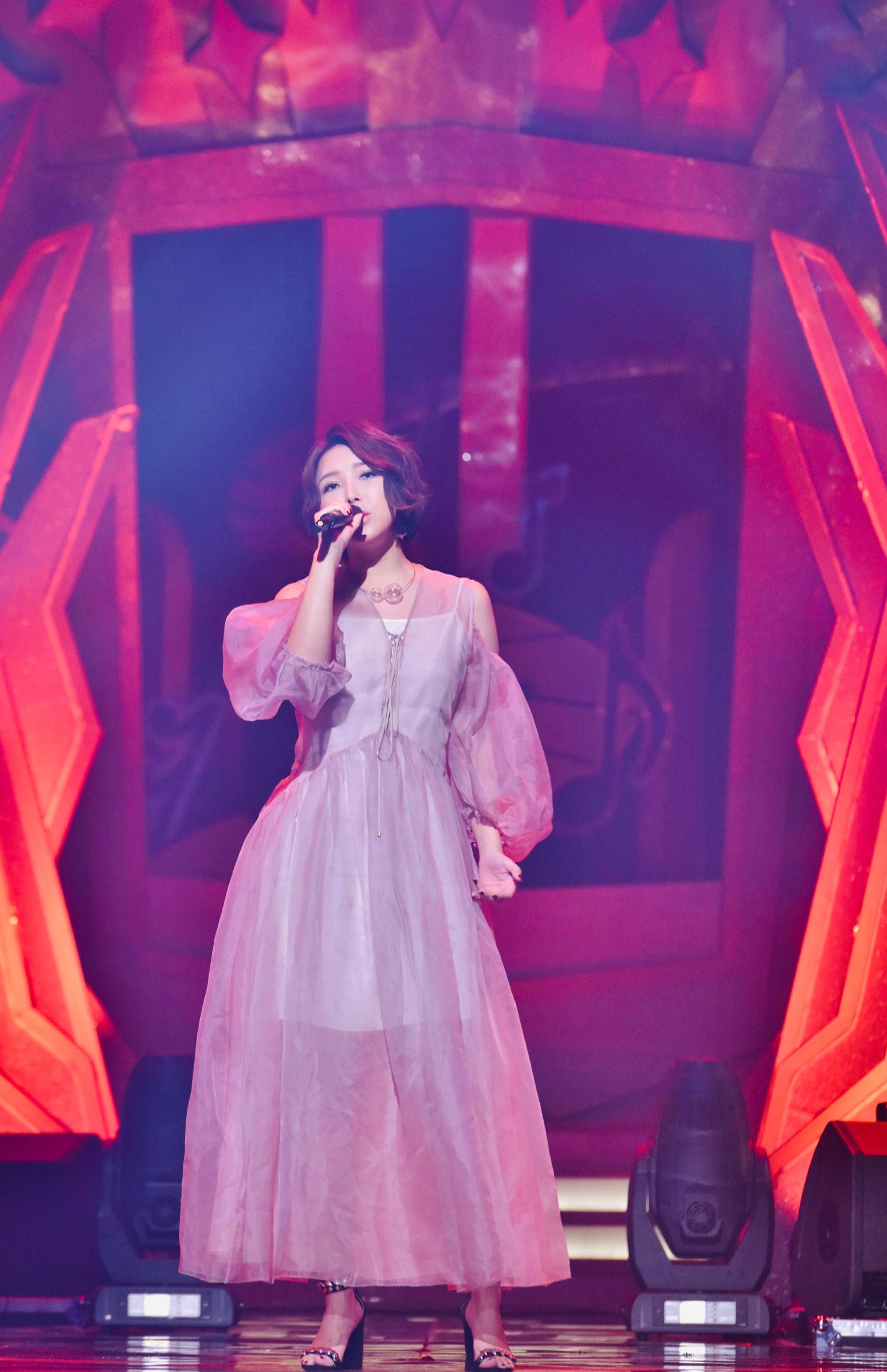 崔子格献唱tvb《流行经典50年》内地首登台女歌手获黎小田等肯定