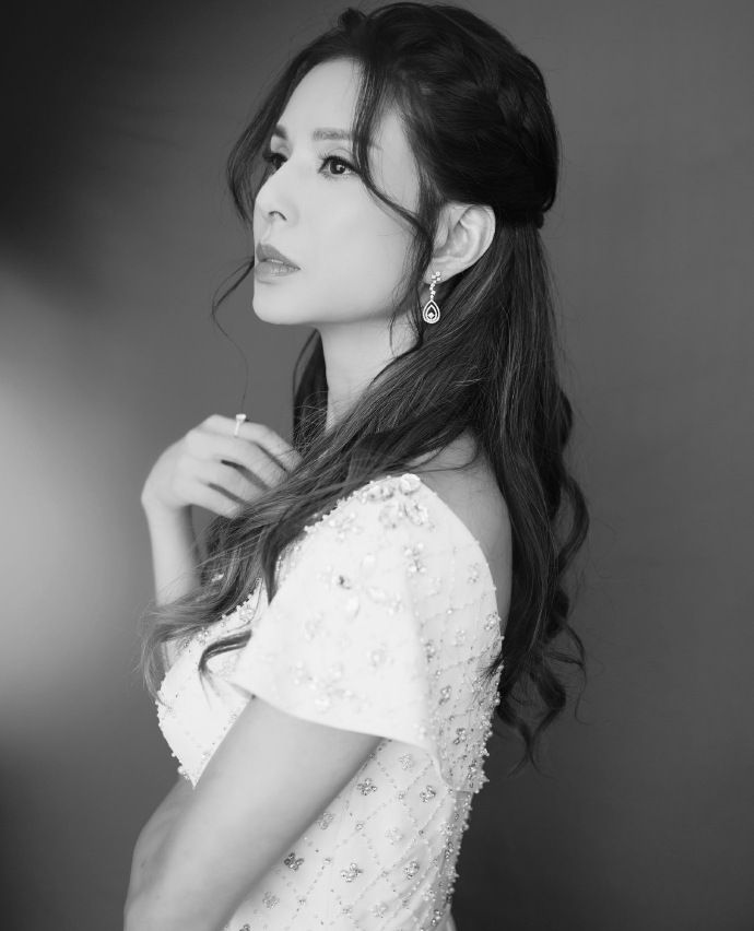 美丽俏佳人香港影视女星李若彤,亭亭玉立,秀色可餐