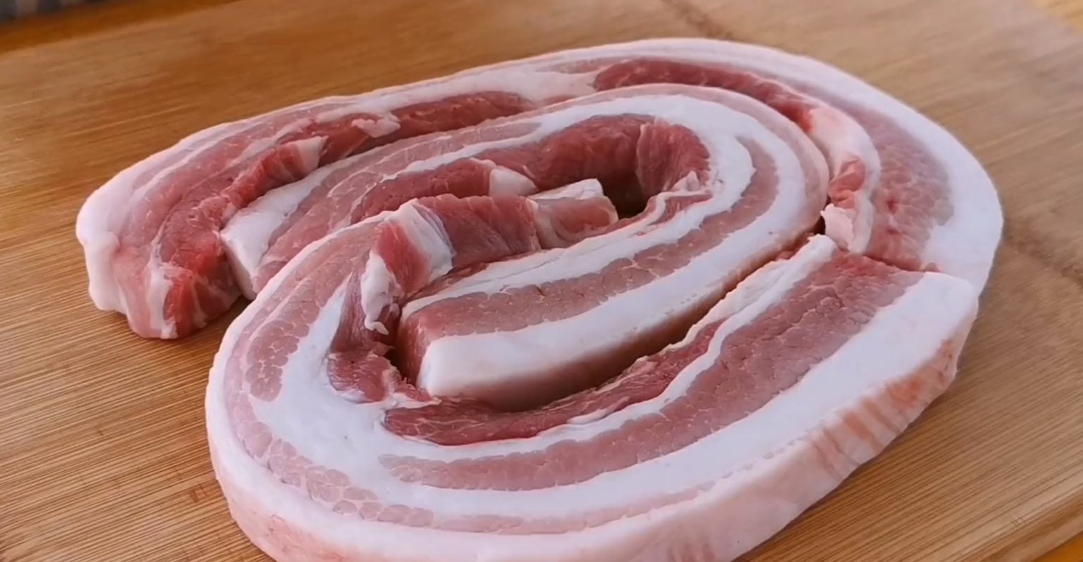 我家五花肉从不红烧,加一块豆腐,不加油不加水,上桌瞬间被扫光_高清