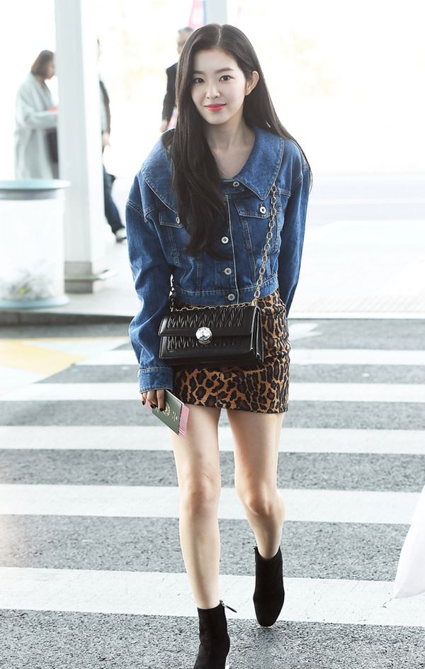 不约而同地穿豹纹单品,李珉廷几分柔美,裴珠泫irene活泼减龄