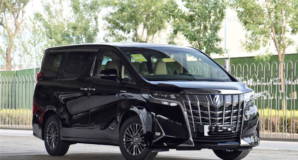 丰田埃尔法双擎25l配置非常人性化