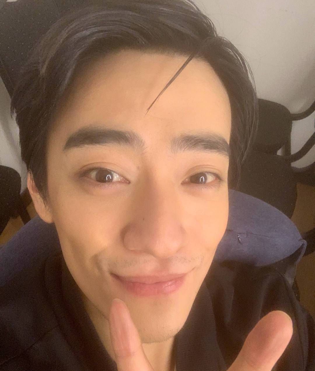 喜欢发丑照的男明星:林更新白举纲难区分,胡歌"丑"出新境界