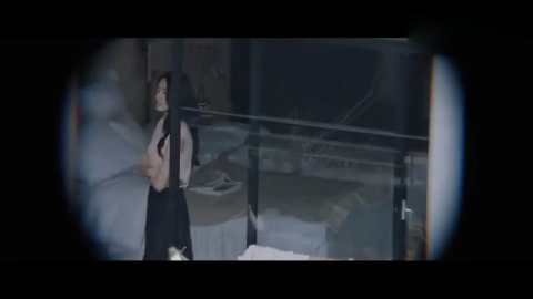 对面楼住了个大美女 没想到小伙意外看到了这样吓人的一幕